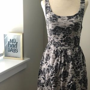 H&MDivided Sleeveless Floral Dress w exposed sides